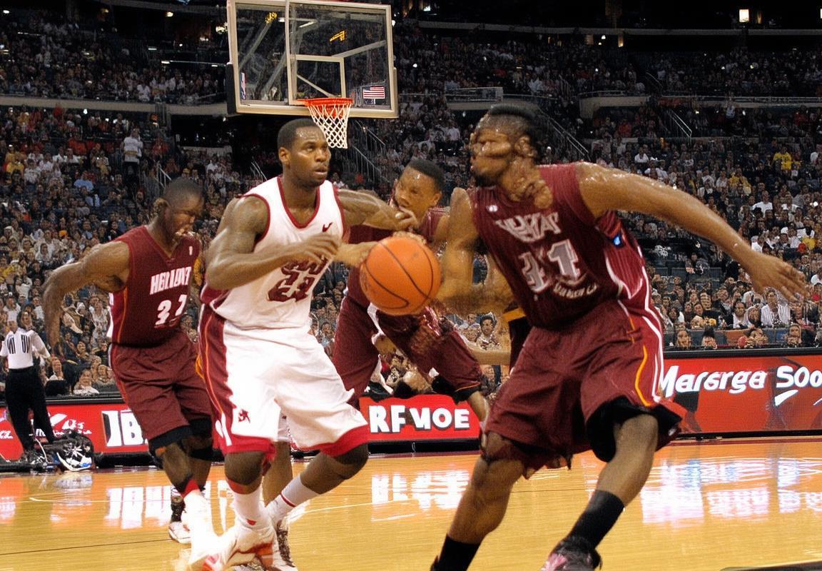 2010年NBA经典之战：热火三巨头对勒布朗·詹姆斯巅峰对决(图2)